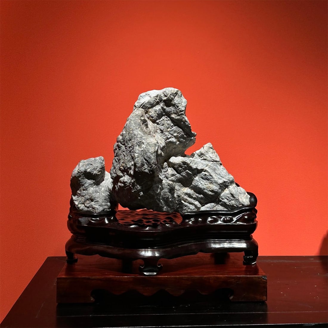 A beautiful Lingbi stone study room mountain type: Exquisite Lingbi stone study room mountain shape Size:L:52cmH:48cmT:32cm (The Dimensions Of All Batches Are Manually Measured.If You Need More Detailed Information, Please Contact Our Customer Service