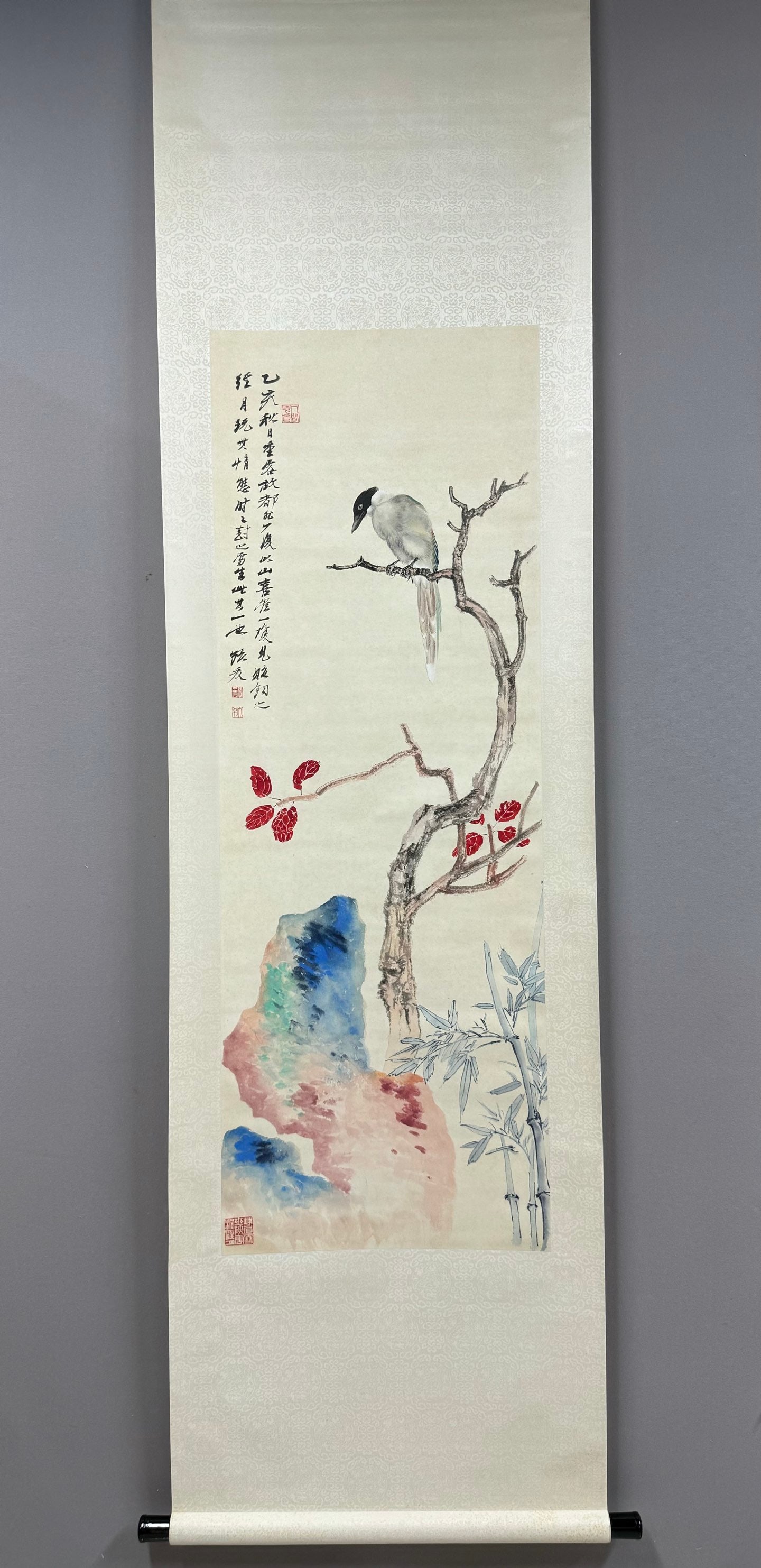 A painting of flowers and birds by Zhang Daqian: Zhang Daqian's flower and bird paintings Size:117x45cm (The Dimensions Of All Batches Are Manually Measured.If You Need More Detailed Information, Please Contact Our Customer