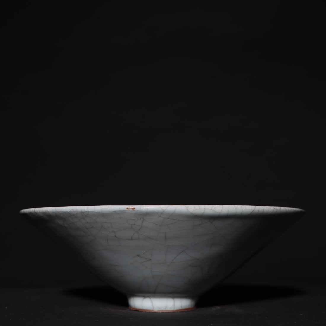 A large pink celadon glazed bowl of the official kiln of the Song Dynasty (1 of 6)