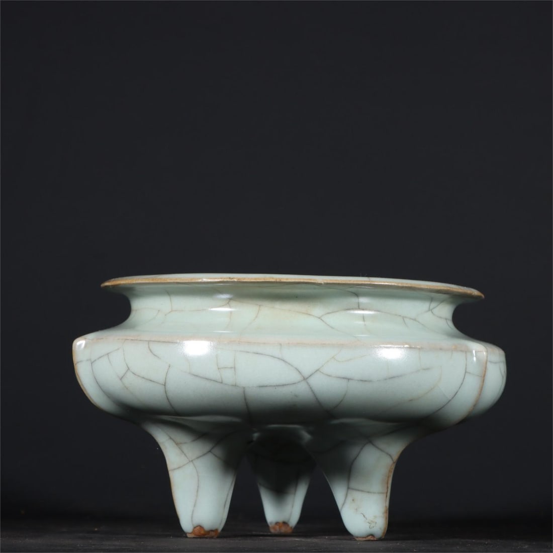 A powder blue glaze kiln furnace of the official kiln of the Song Dynasty (1 of 9)