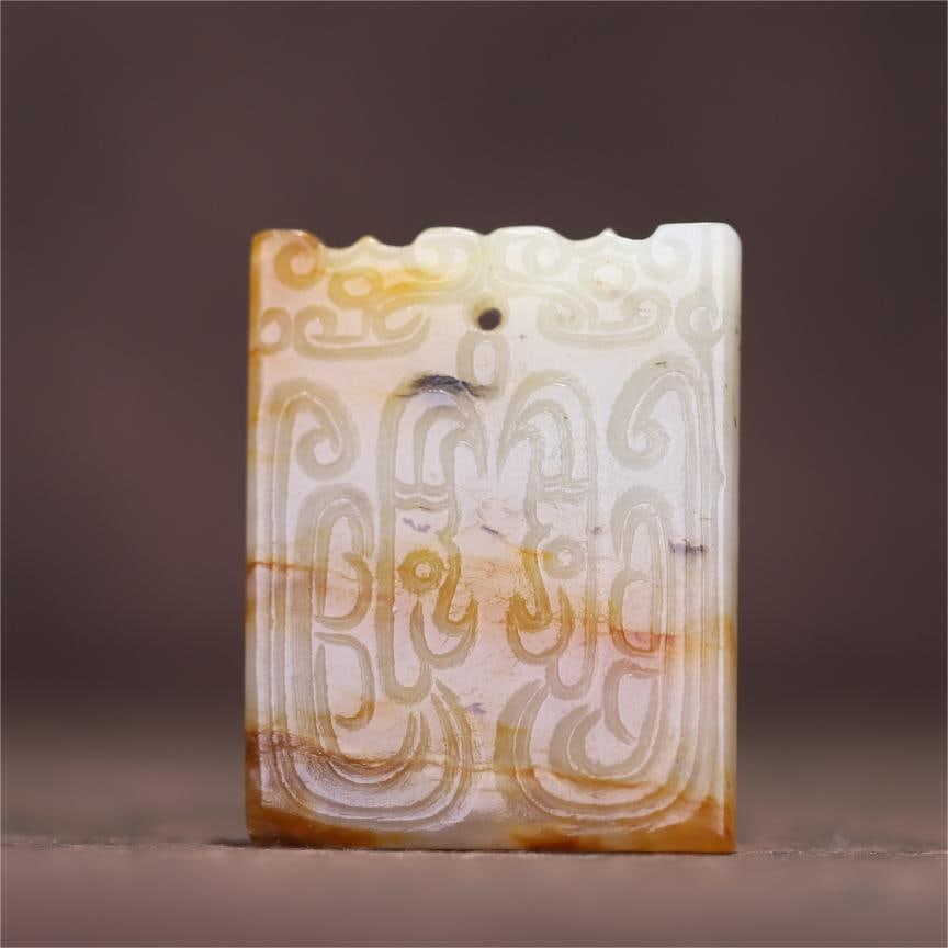 A beautiful old Hetian jade plaque: Exquisite old Hetian jade brand Size:4.4x3.5x0.6cmW:25.2g (The Dimensions Of All Batches Are Manually Measured.If You Need More Detailed Information, Please Contact Our Customer Service Before Bidding