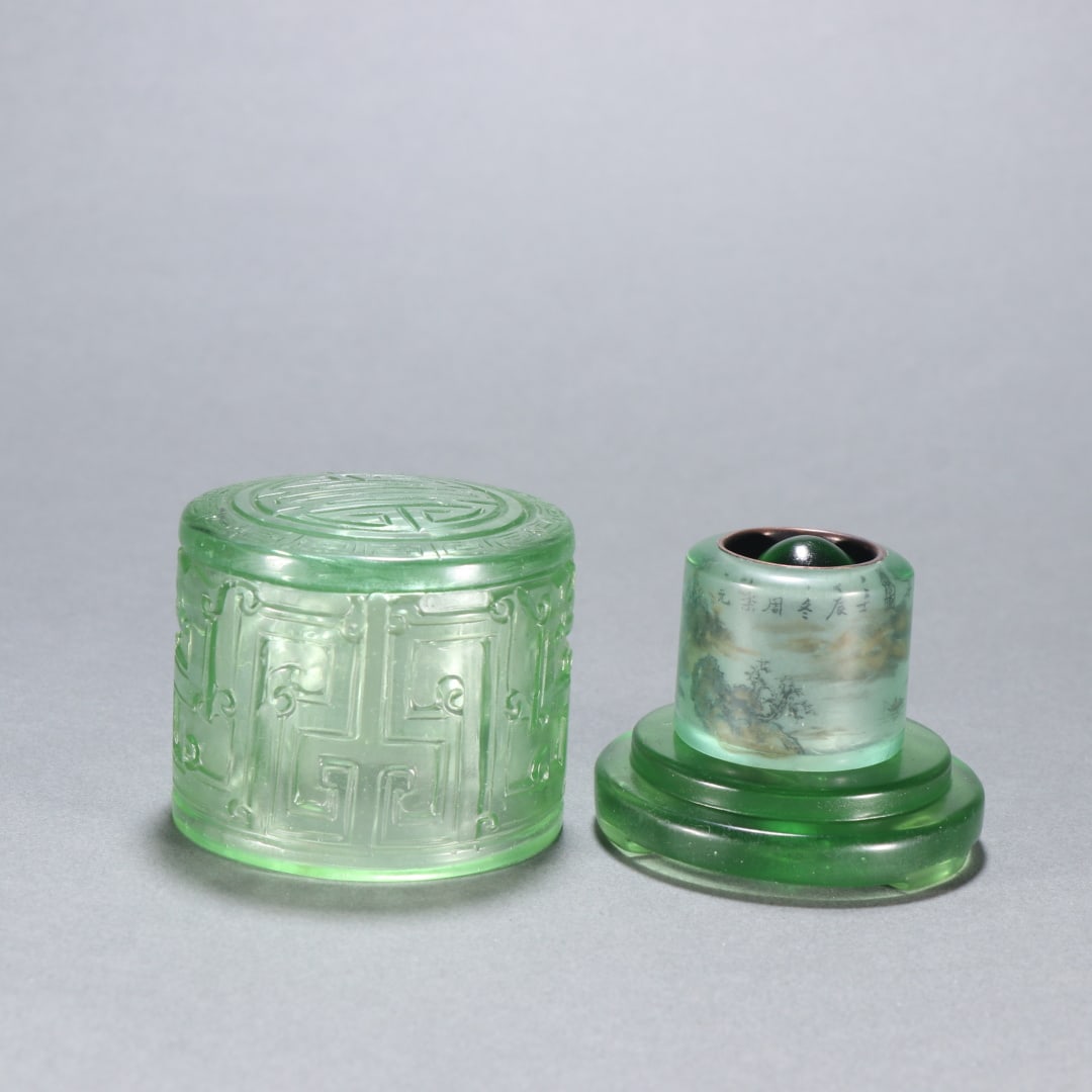 A Qing Dynasty glass inner painting of landscape figures: The Qing Dynasty's glass interior painting landscape figures are fingers Size:lnsidediameter:2.1cmW:2.8cmW:40g (The Dimensions Of All Batches Are Manually Measured.If You Need More