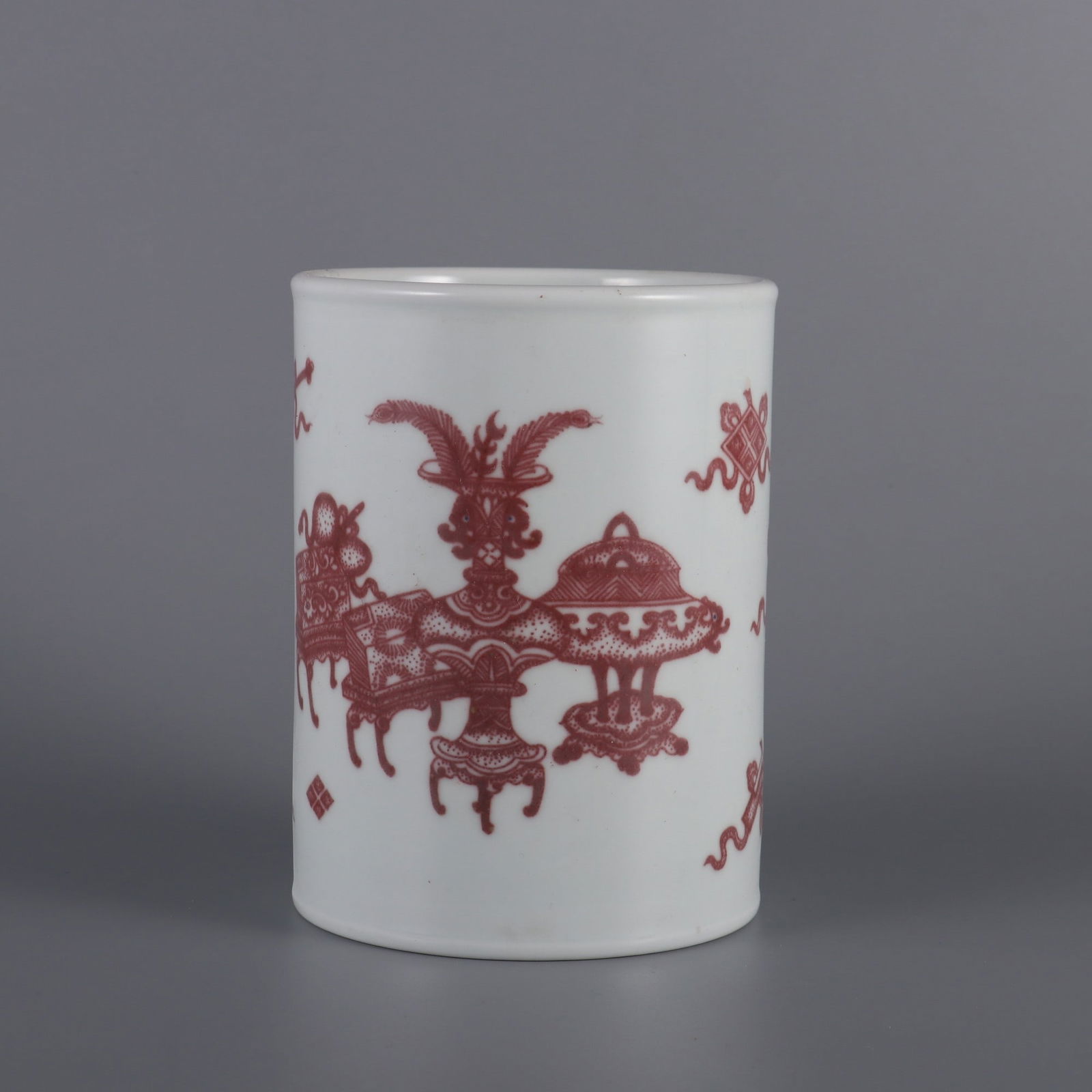 A folk kiln glazed red Bo ancient picture pen holder made in the Qianlong period of the Qing Dynasty: Qing Dynasty Qianlong year glazed red Bo ancient picture pen holder Size:H:13.5cmCalibre:10.2cm (The Dimensions Of All Batches Are Manually Measured.If You Need More Detailed Information, Please Conta