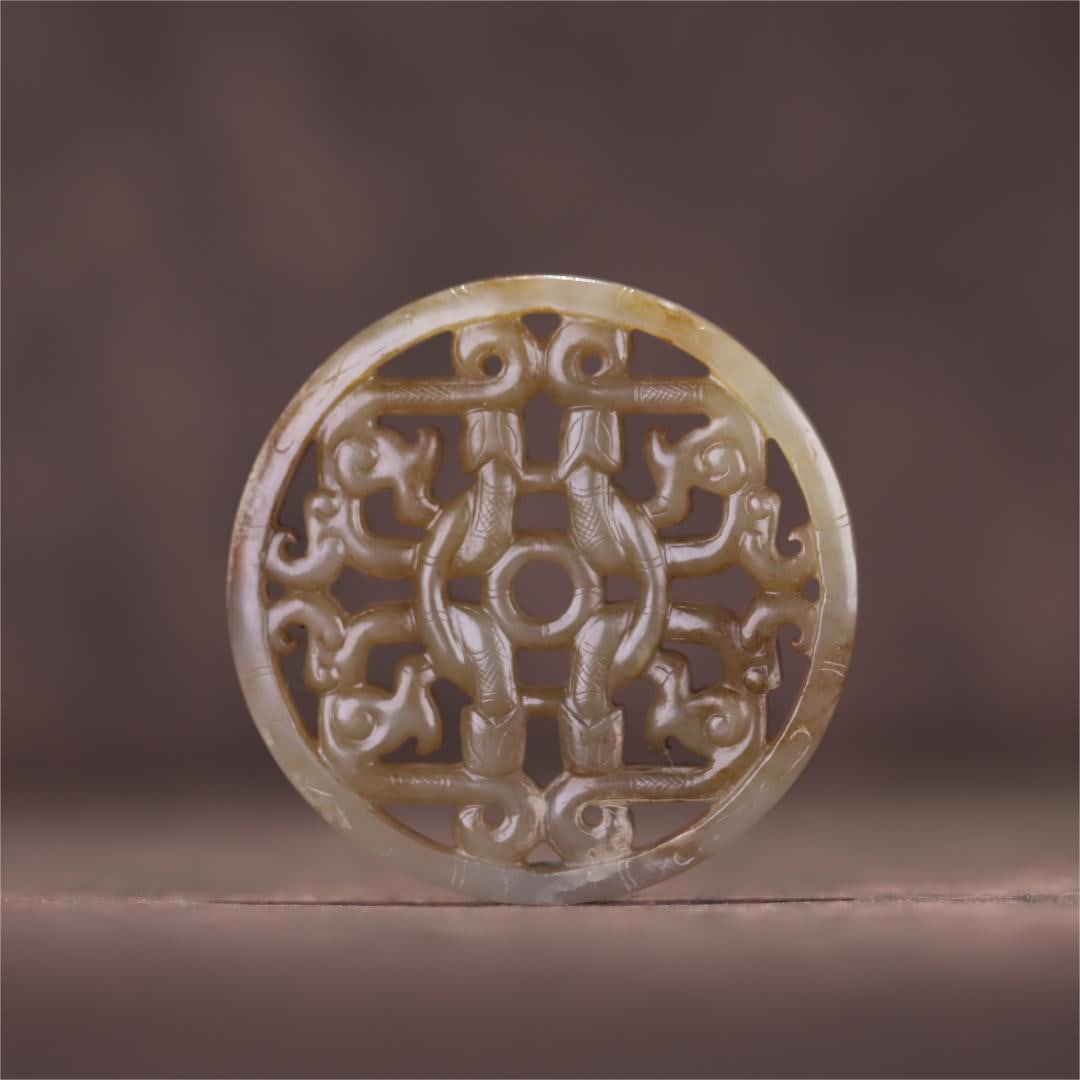 A piece of ancient jade carved dragon pattern jade from the Han Dynasty: Han Dynasty's ancient jade carved dragon pattern Size:5.6x0.7cmW:31.4g (The Dimensions Of All Batches Are Manually Measured.If You Need More Detailed Information, Please Contact Our Customer Service B