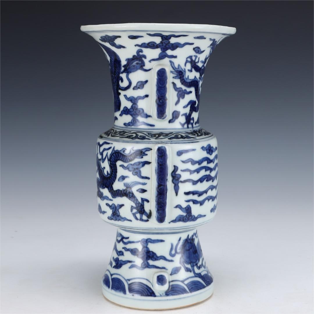 A blue and white dragon and phoenix pattern of the Ming Dynasty Wanli year is a halberd (1 of 9)