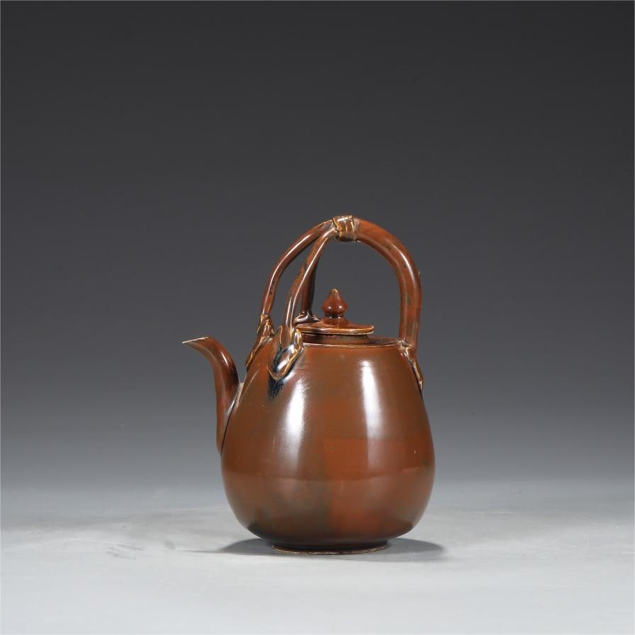 A purple gold glazed beam pot from the Song Dynasty Ding kiln (1 of 7)