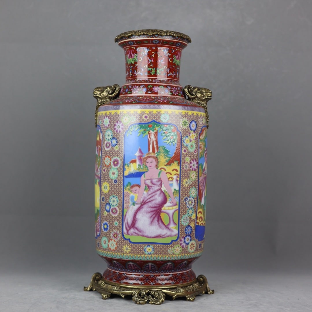 A fine copper-inlaid porcelain enamel Western character pattern sheep's ear mallet bottle (1 of 9)