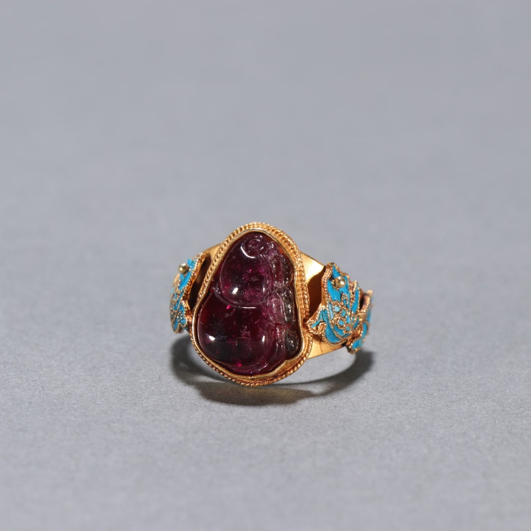 A silver-gilt tourmaline gourd ring from the Qing Dynasty (1 of 9)