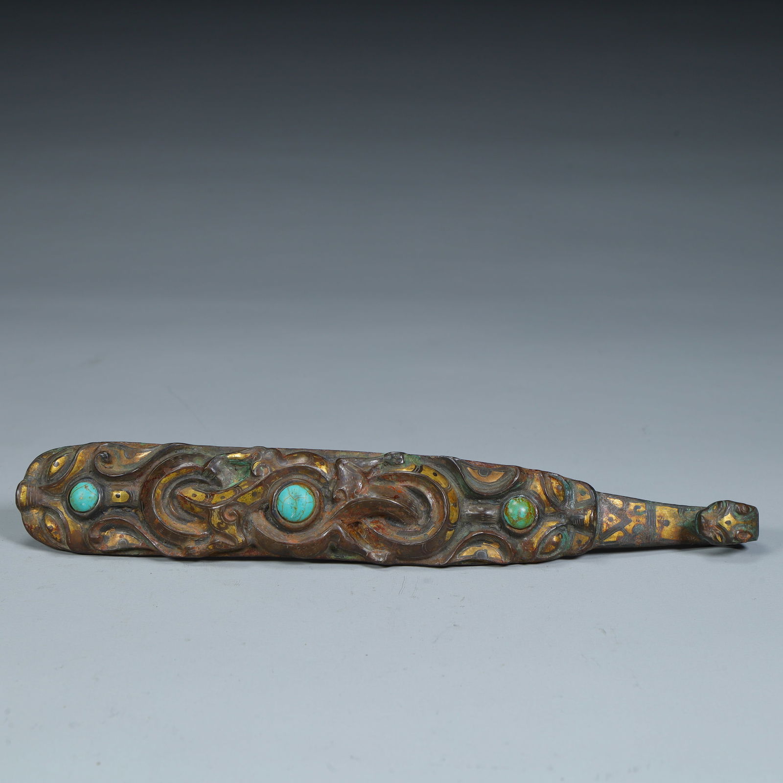 A fine gold-inlaid turquoise bronze strap hook (1 of 10)