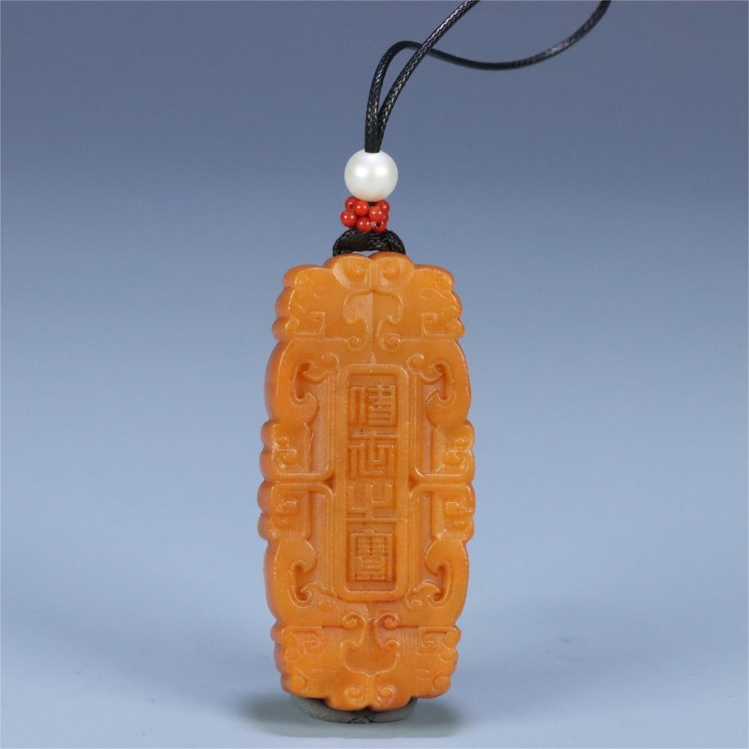 A beautiful Shoushan field Huangshilong pattern plaque: Exquisite Shoushan field Huangshi dragon pattern plaque Size:6.3x3.0x1.25cmW:51g (The Dimensions Of All Batches Are Manually Measured.If You Need More Detailed Information, Please Contact Our Customer