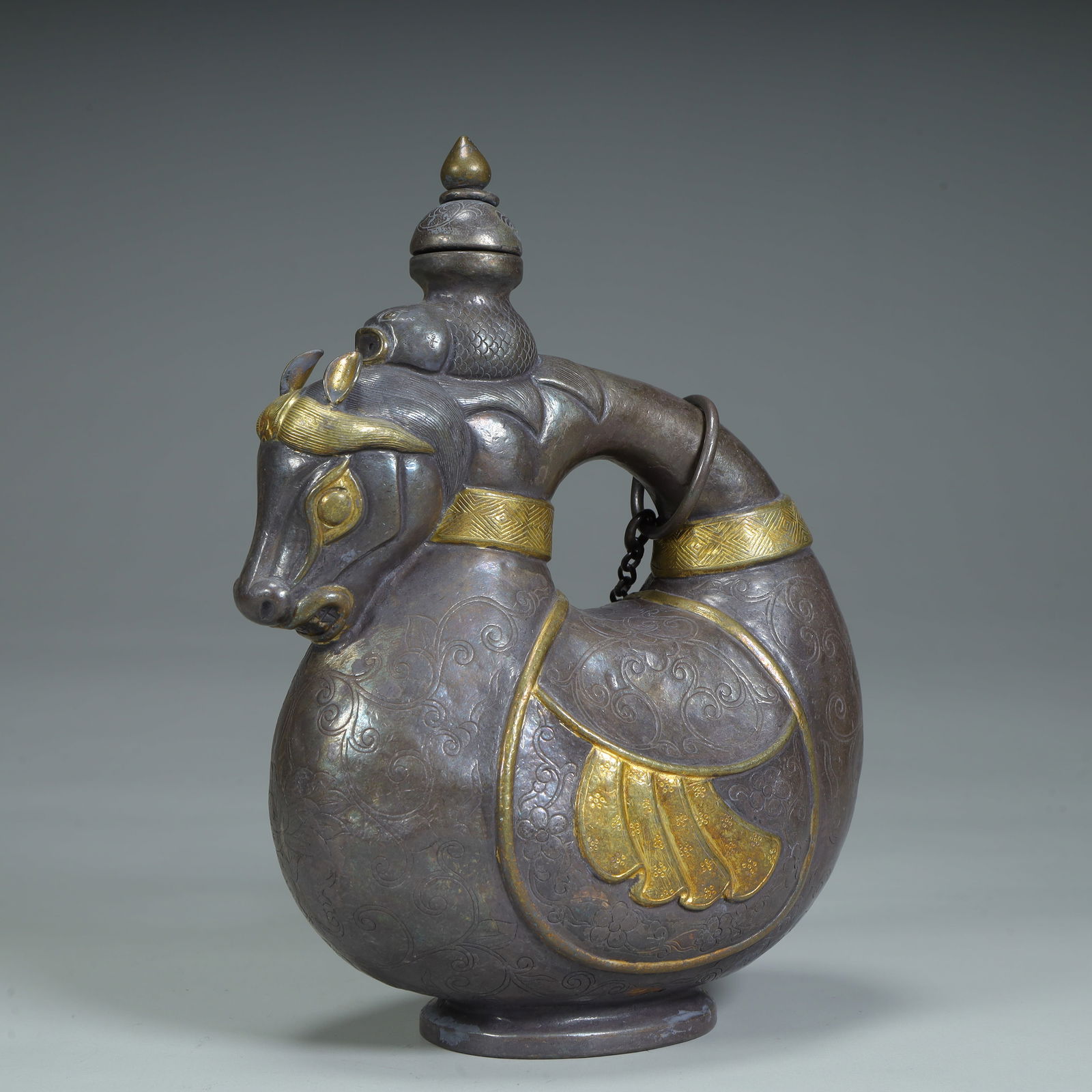 A silver-gilt horse-shaped pot in the Qing Dynasty (1 of 9)