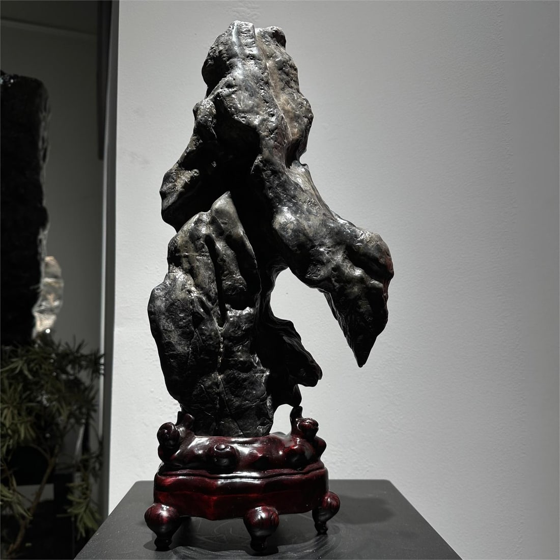 A fine Lingbi stone: Exquisite Lingbi stone Size:H:44cmW:20cmT:11cm (The Dimensions Of All Batches Are Manually Measured.If You Need More Detailed Information, Please Contact Our Customer Service Before Bidding.)