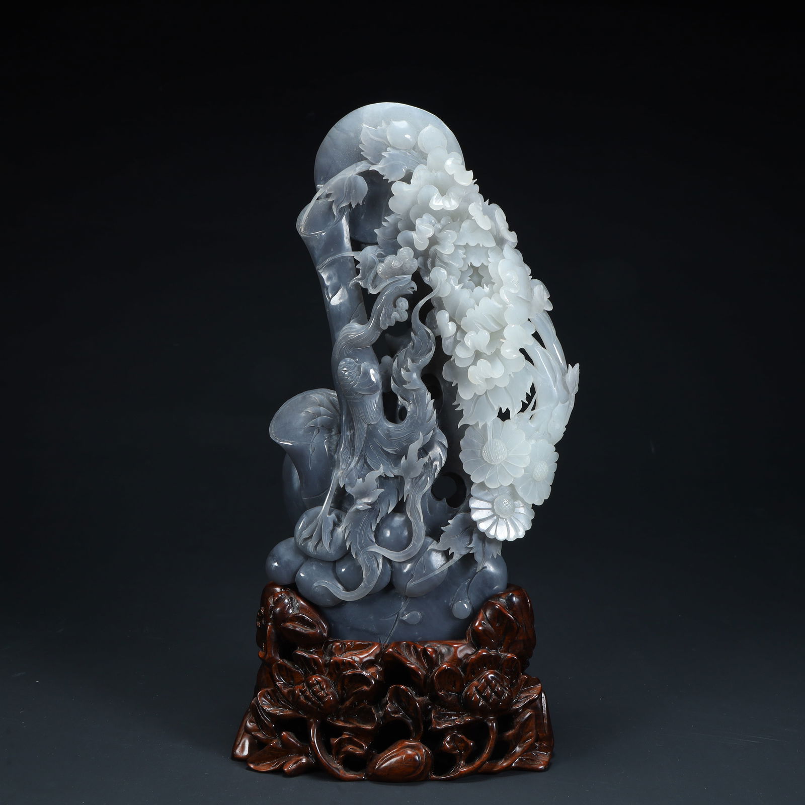A beautiful Hetian jade blue and white seed material phoenix play peony (1 of 10)