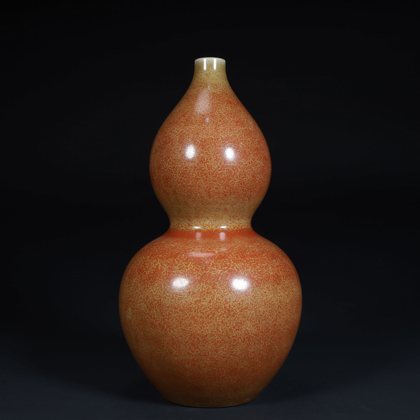 A Qing Dynasty eel yellow glazed gourd bottle (1 of 9)