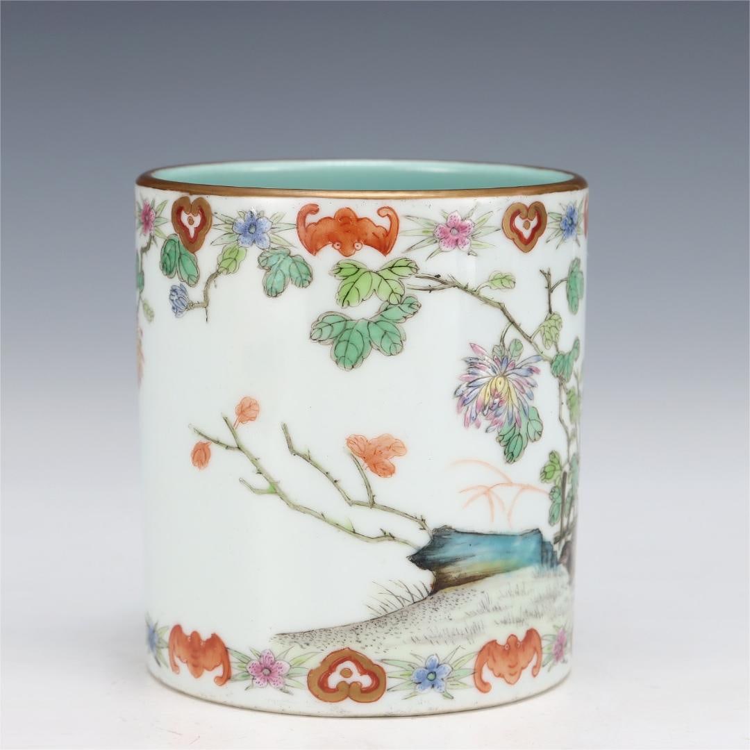 A pastel pen holder made in the Guangxu era of the Qing Dynasty: A pastel pen holder made in the Guangxu era of the Qing Dynasty Size:H:8.7cmBellydiameter:7.8cm (The Dimensions Of All Batches Are Manually Measured.If You Need More Detailed Information, Please Conta
