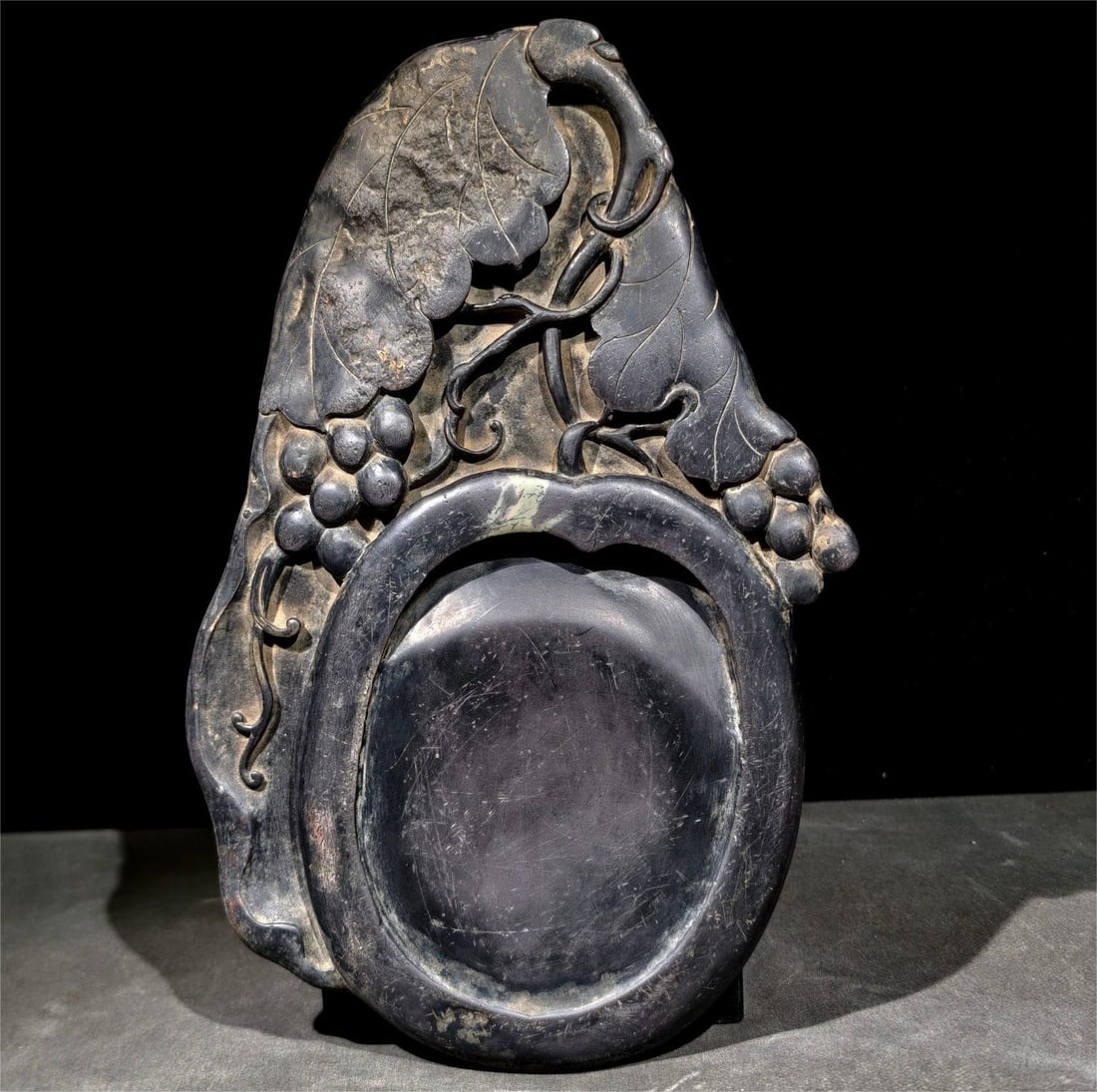 A beautiful inkstone full of descendants: Exquisite descendants are full of inkstones Size:L:26.5cmW:17cmT:2.5cm (The Dimensions Of All Batches Are Manually Measured.If You Need More Detailed Information, Please Contact Our Customer Service B