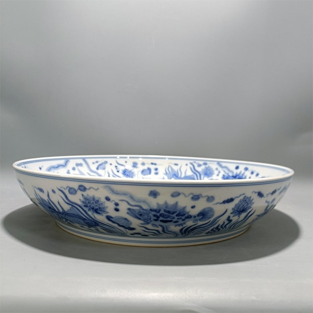 A mackerel algae pattern plate made in the Chenghua period of the Ming Dynasty (1 of 9)