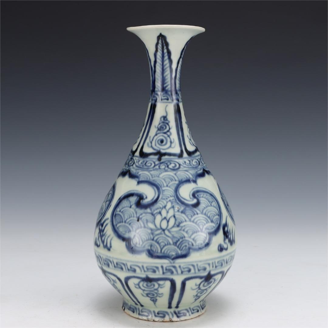 A blue and white jade pot spring vase from the Yuan Dynasty (1 of 9)