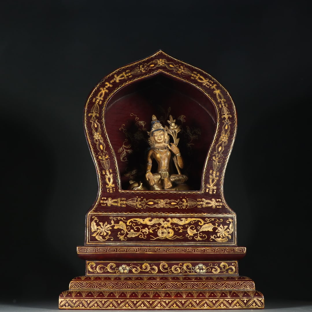 A bronze gilt Molizhi Buddha shrine from the Qing Dynasty (1 of 9)