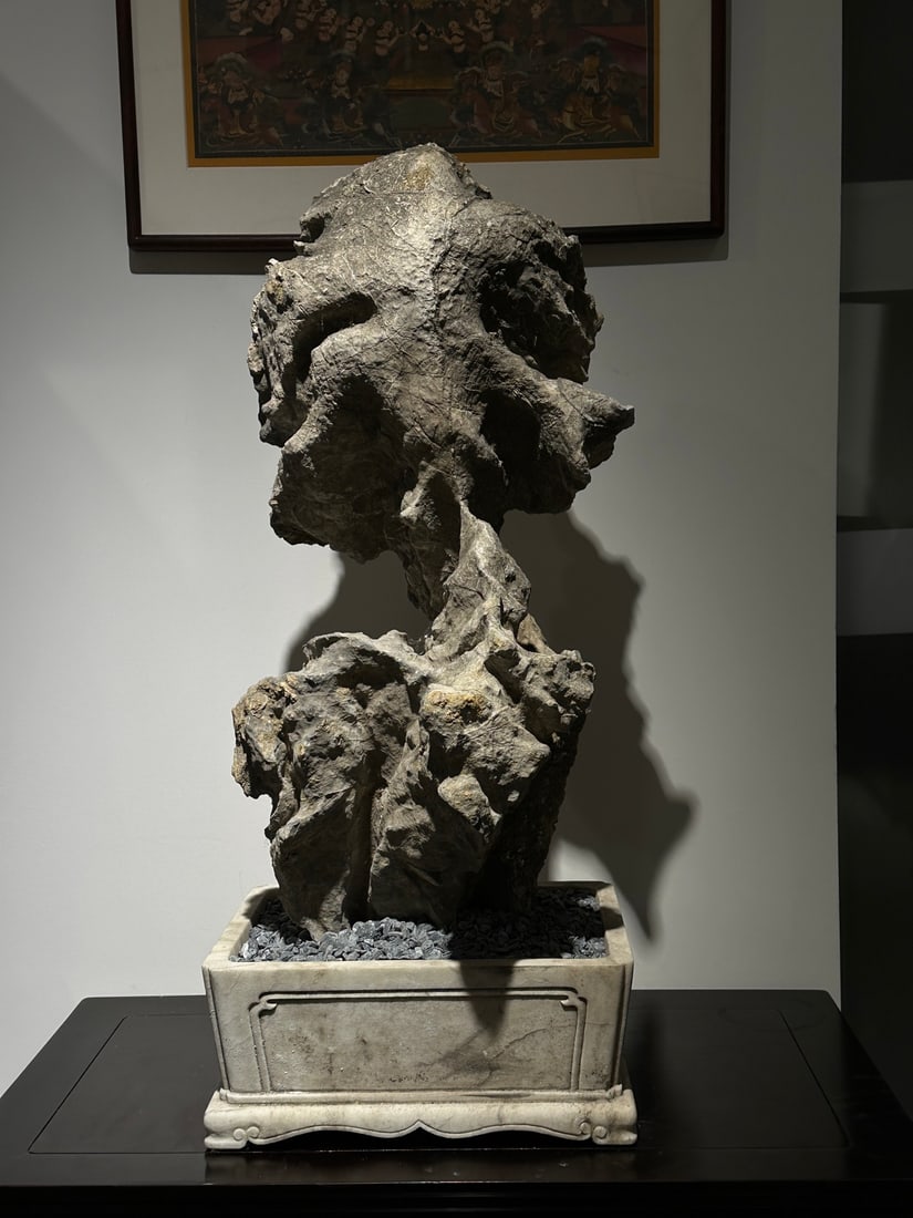 A fine Lingbi stone: Exquisite Lingbi stone Size:H:85cmW:36cmT:30cm (The Dimensions Of All Batches Are Manually Measured.If You Need More Detailed Information, Please Contact Our Customer Service Before Bidding.)