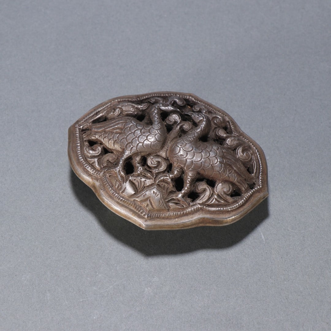 A fine copper-gilt silver belt buckle (1 of 9)