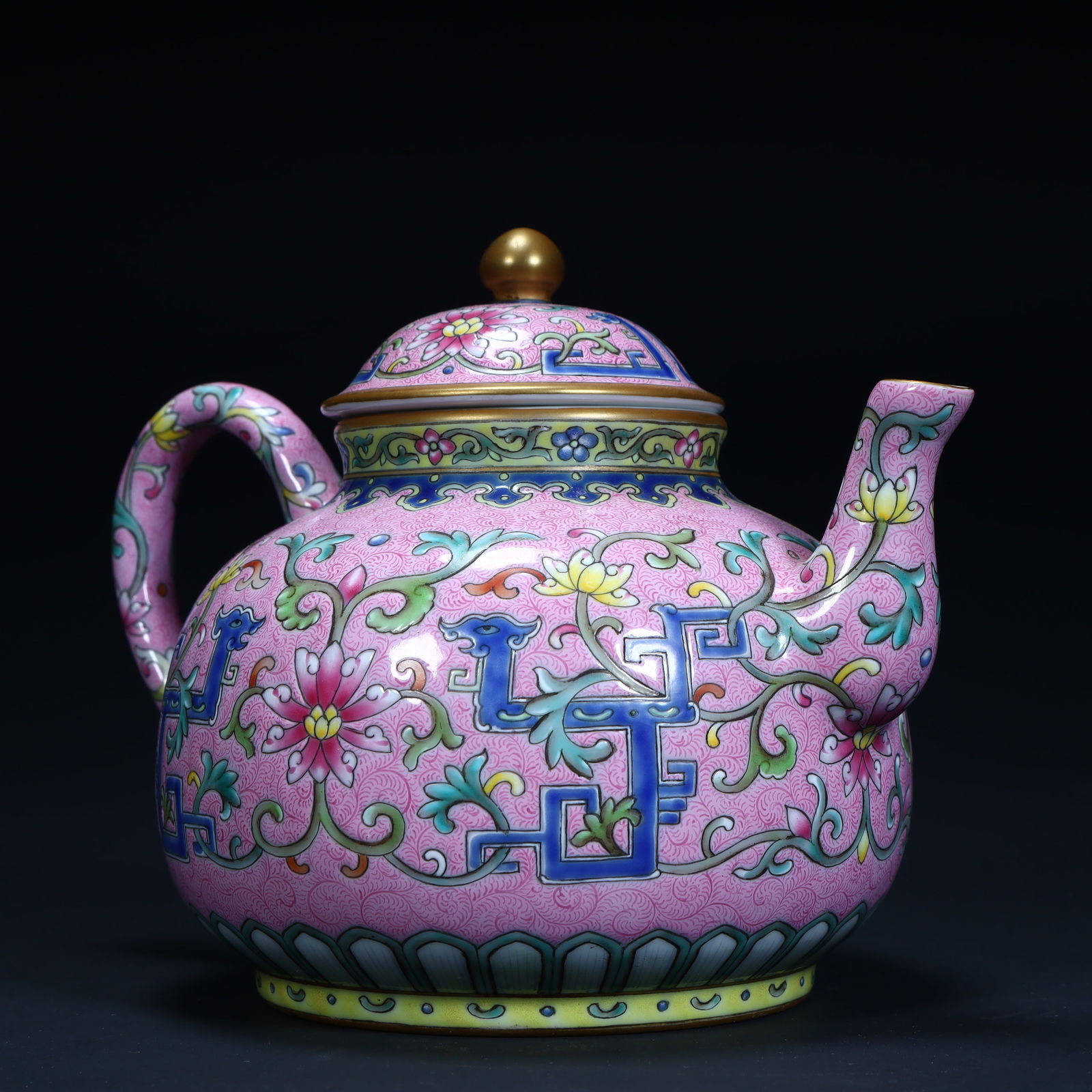 A Qianlong powder floor rolling pastel Kuilong pattern teapot of the Qing Dynasty (1 of 11)