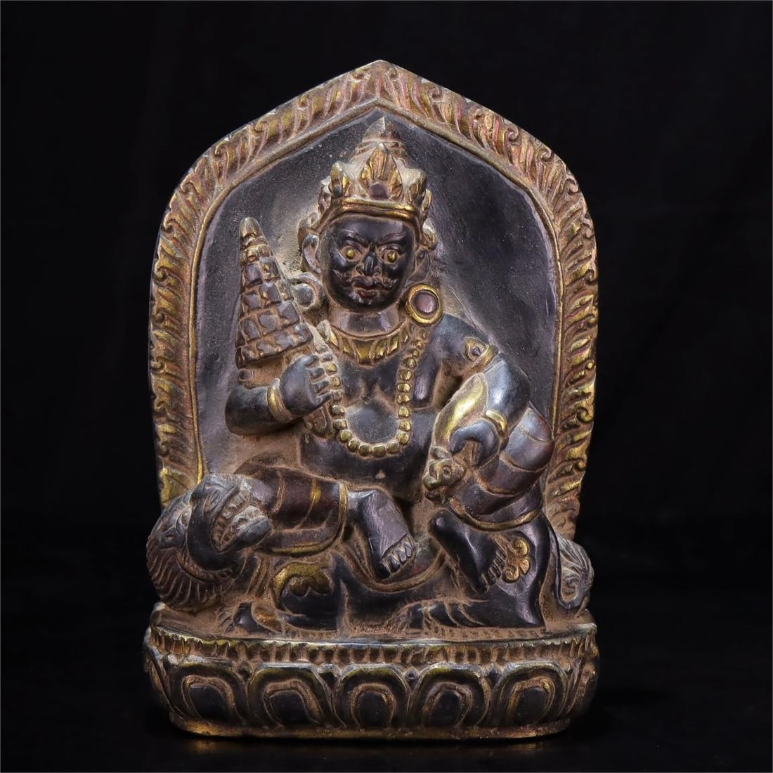 A beautiful black stone carved treasure king: Exquisite black stone carved treasure king Size:13X5.5X18cm (The Dimensions Of All Batches Are Manually Measured.If You Need More Detailed Information, Please Contact Our Customer Service Before Biddi
