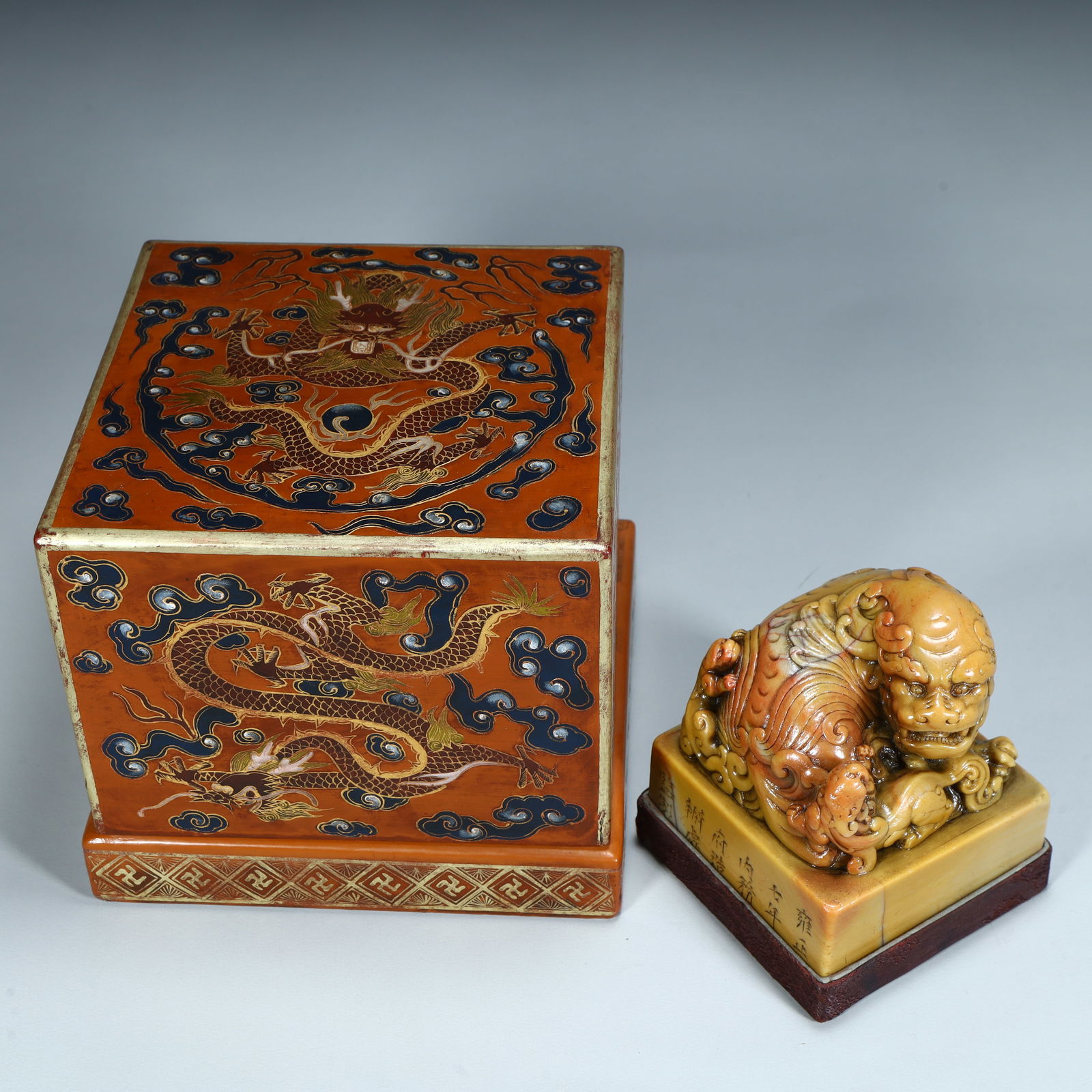 A Qing Dynasty Shoushan stone carving Taishi Young Lion button official seal: Qing Dynasty Shoushan stone carving Tai Shi Young Lion button official seal Size:H:9cmL:8cmW:8cmW:1012g (The Dimensions Of All Batches Are Manually Measured.If You Need More Detailed Information, Plea