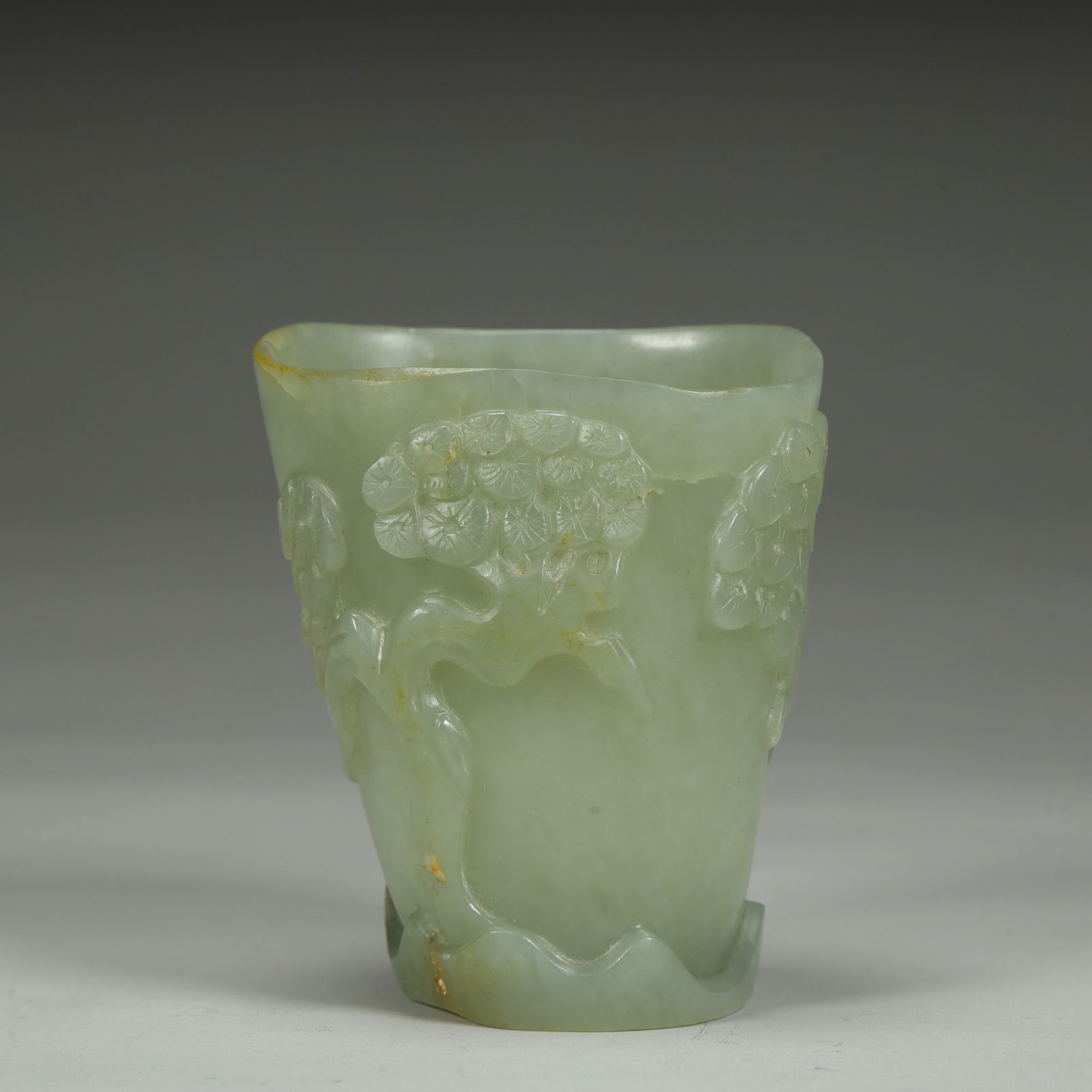 A Ming Dynasty Hetian green jade pine pattern cup (1 of 10)