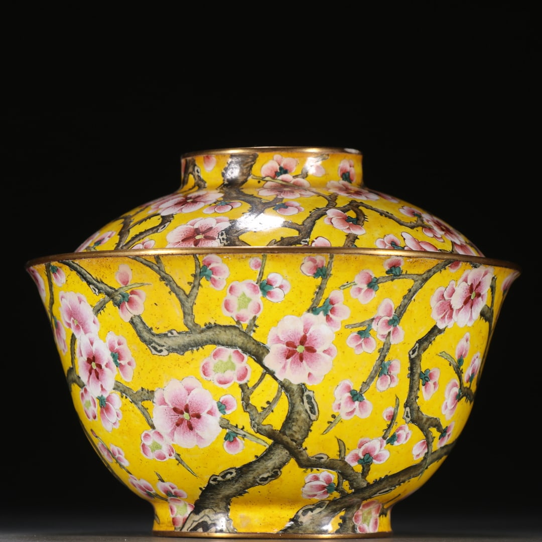 A pair of copper gilt painted enamel plum pattern bowls from the Qing Dynasty: Qing Dynasty copper gilt painting enamel plum pattern gaiwan Size:H:9.6cmW:11cmW:600g (The Dimensions Of All Batches Are Manually Measured.If You Need More Detailed Information, Please Contact Our Cus