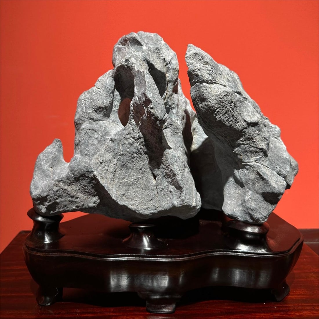 A beautiful Lingbi stone study room mountain type: Exquisite Lingbi stone study room mountain shape Size:L:35cmH:32cmT:22cm (The Dimensions Of All Batches Are Manually Measured.If You Need More Detailed Information, Please Contact Our Customer Service