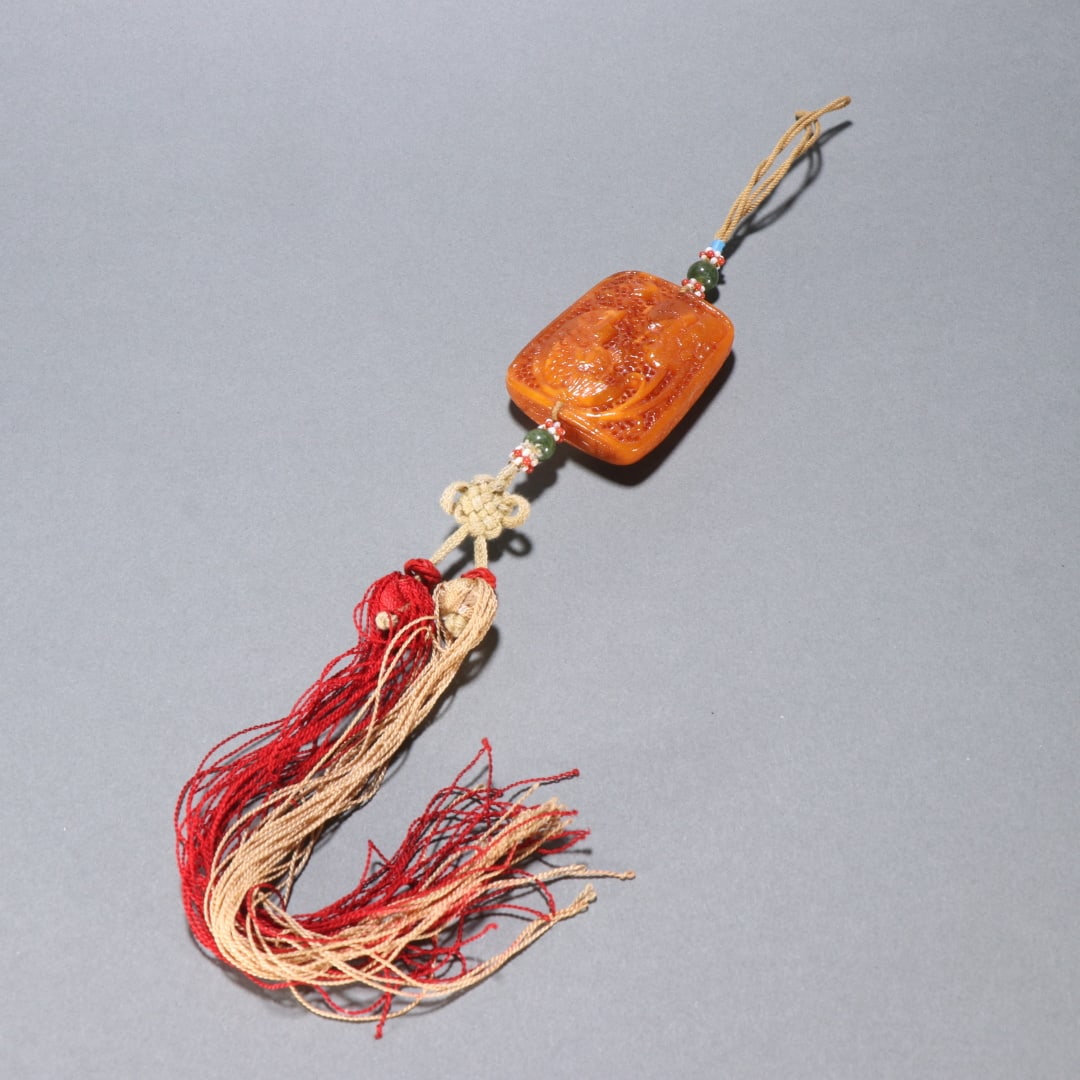 A Qing Dynasty beeswax pendant has been around for more than a year (1 of 9)