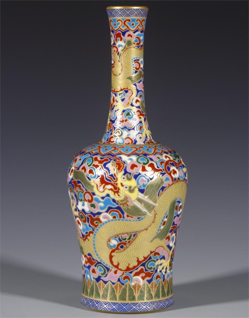 A gold silk enamel dragon pattern rattle statue made in the Qianlong period of the Qing Dynasty: Qing Dynasty Qianlong year gold silk enamel colorful dragon pattern rattle statue Size:H:23.5cmCalibre:3.5cmBottom:7.5cm (The Dimensions Of All Batches Are Manually Measured.If You Need More Detailed