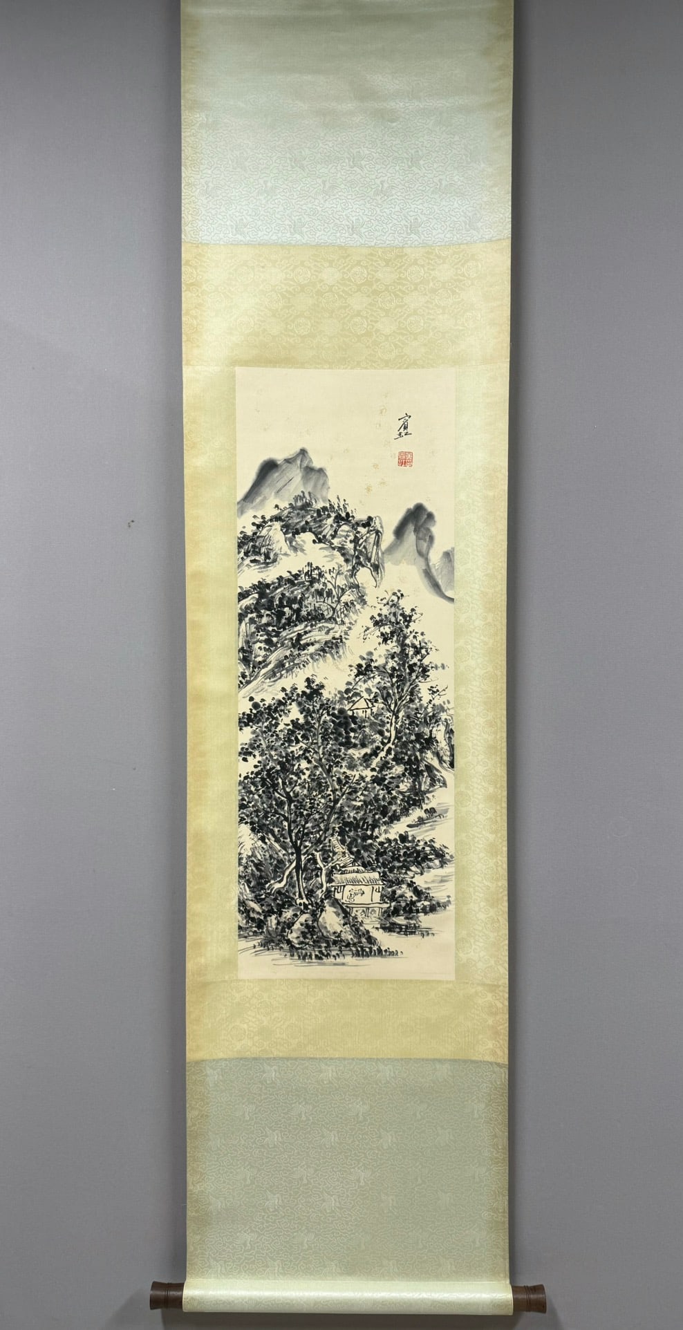 A landscape painting by Huang Binhong: Huang Binhong's landscape painting Size:90x32cm (The Dimensions Of All Batches Are Manually Measured.If You Need More Detailed Information, Please Contact Our Customer Service Before Bidding.)