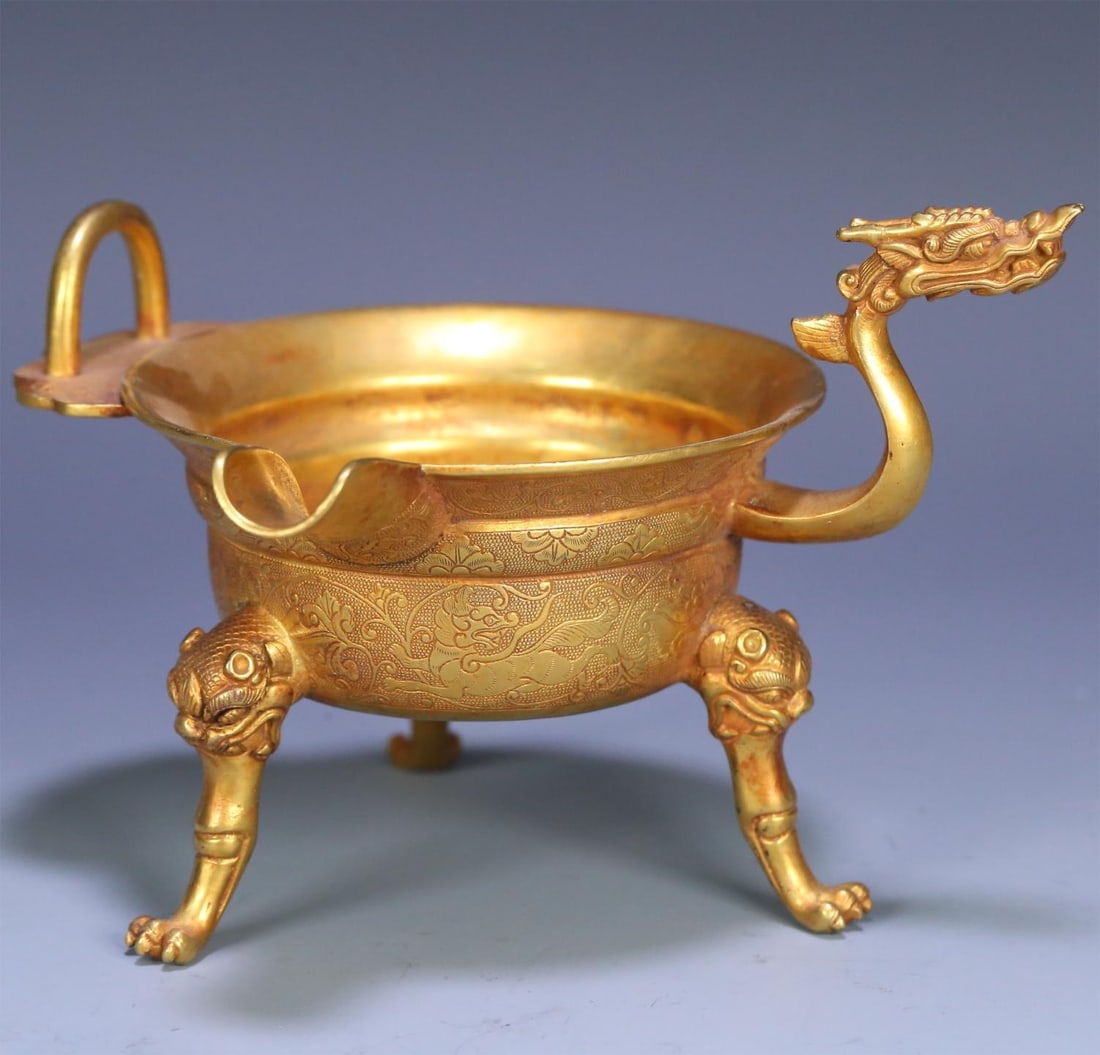 A copper gilt entwined beast pattern dragon bucket from the Tang Dynasty (1 of 9)