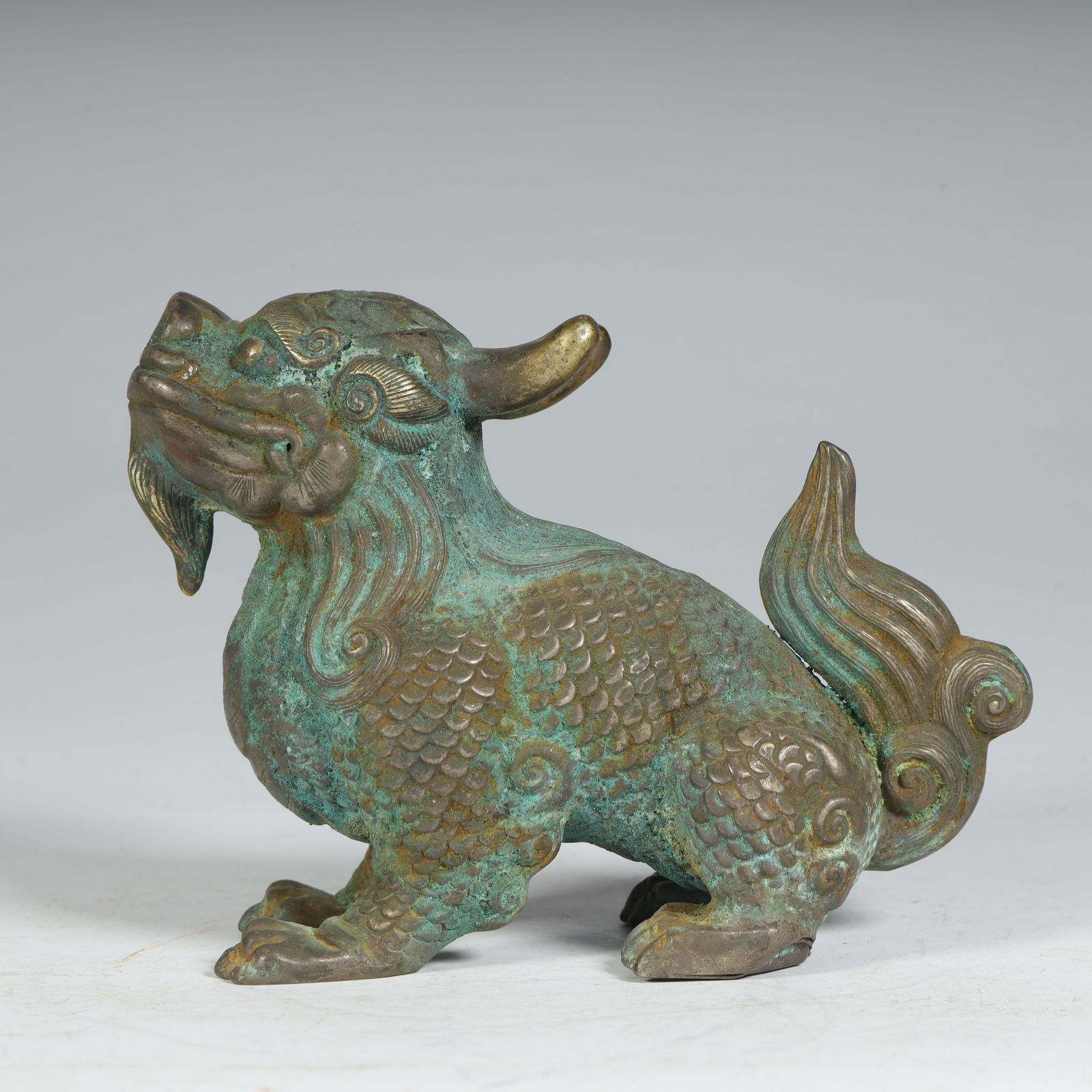 A bronze gilt unicorn ornament from the Qing Dynasty: Qing Dynasty copper gilt unicorn auspicious beast ornament Size:H:9cmL:12cmW:5.5cmW:0.4kg (The Dimensions Of All Batches Are Manually Measured.If You Need More Detailed Information, Please Contact Our