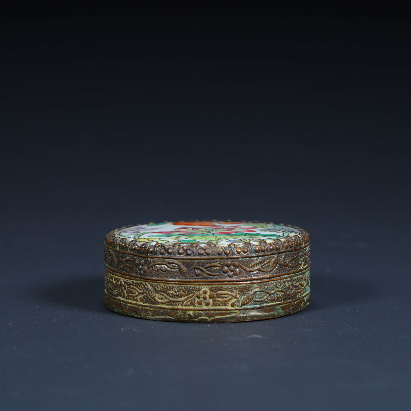 A round box with a Qing Dynasty copper tire painting enamel floral pattern (1 of 9)