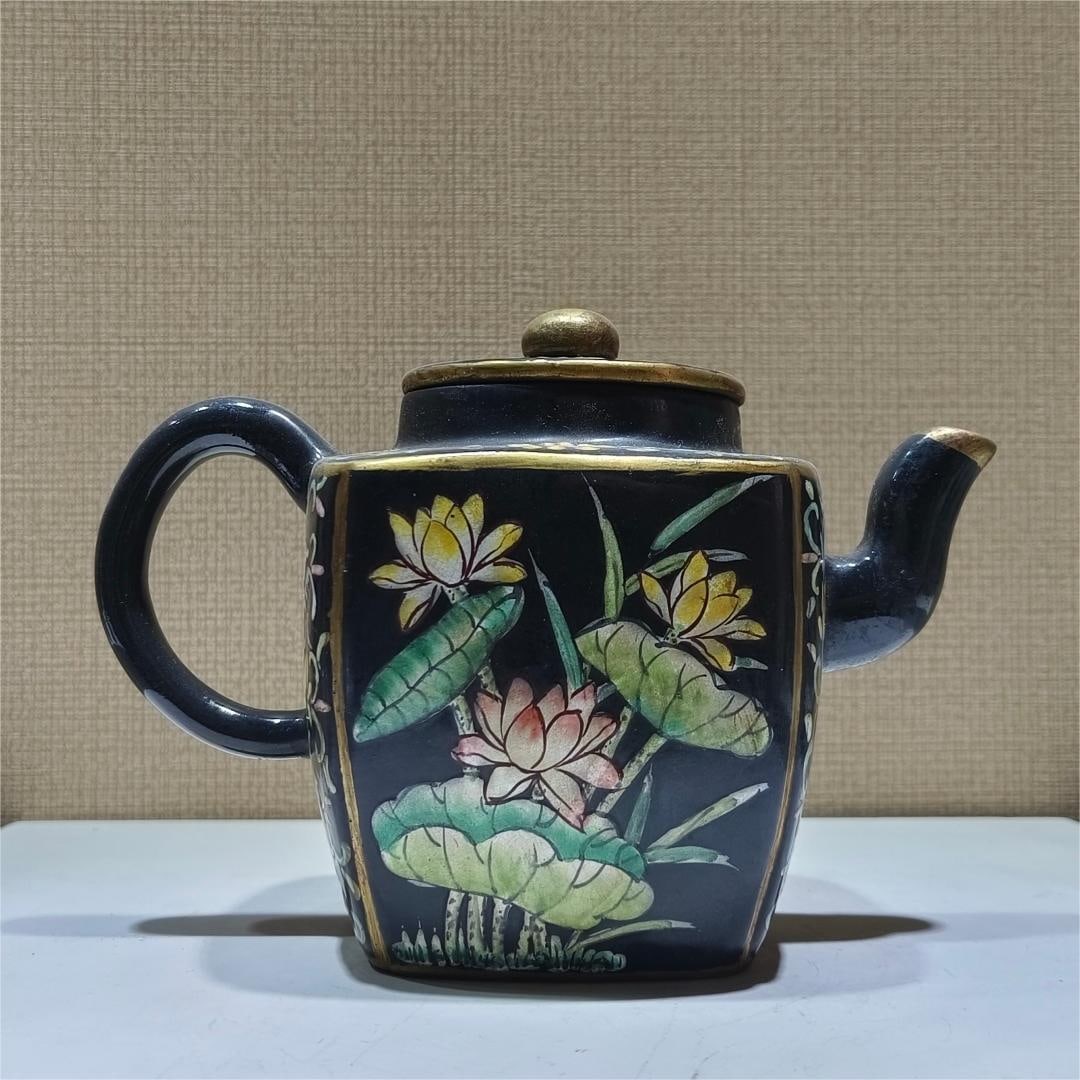 A purple sand painted square pot made by Chen Ziqi in the Qing Dynasty (1 of 9)