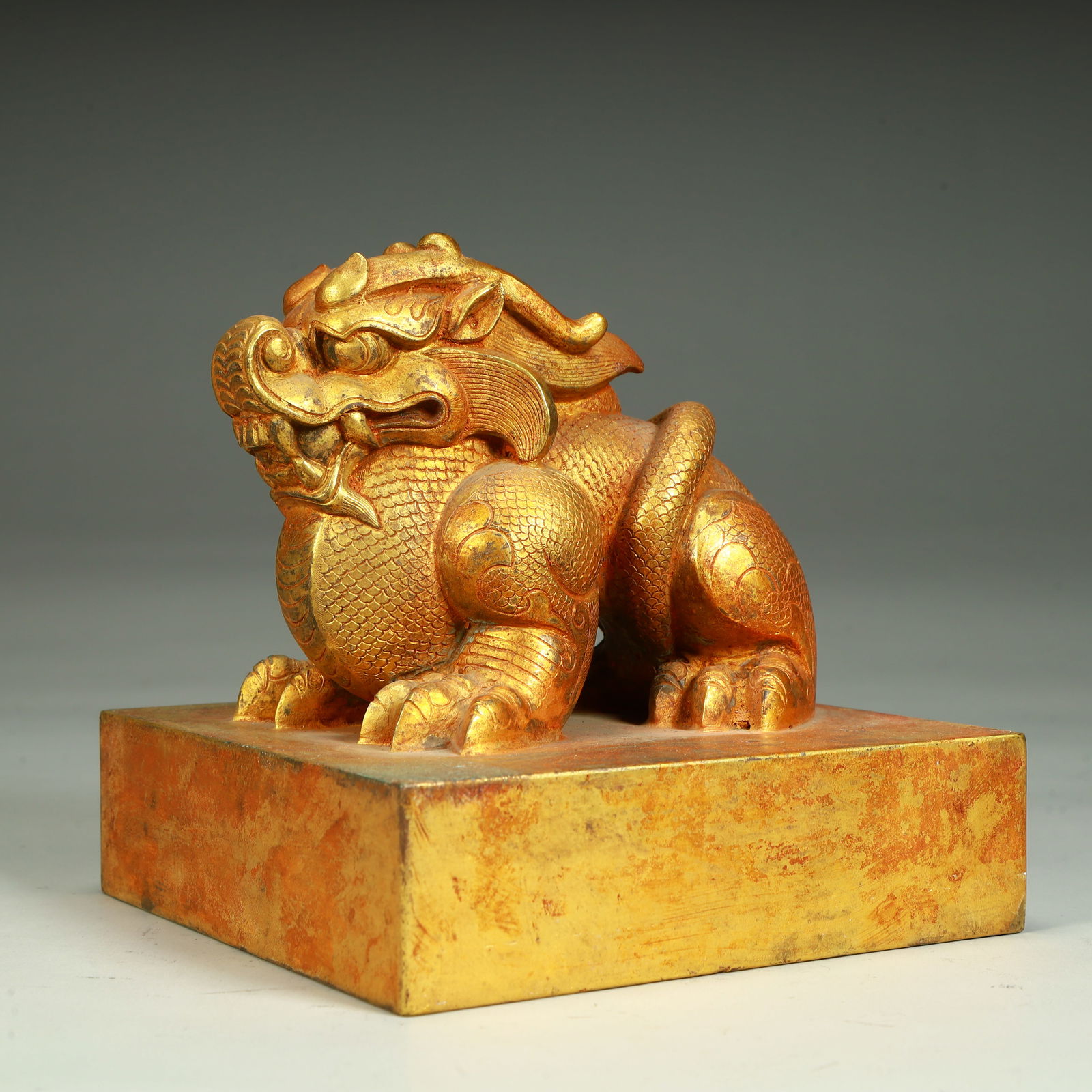 A copper gilt auspicious beast button seal of the Qing Dynasty (1 of 9)
