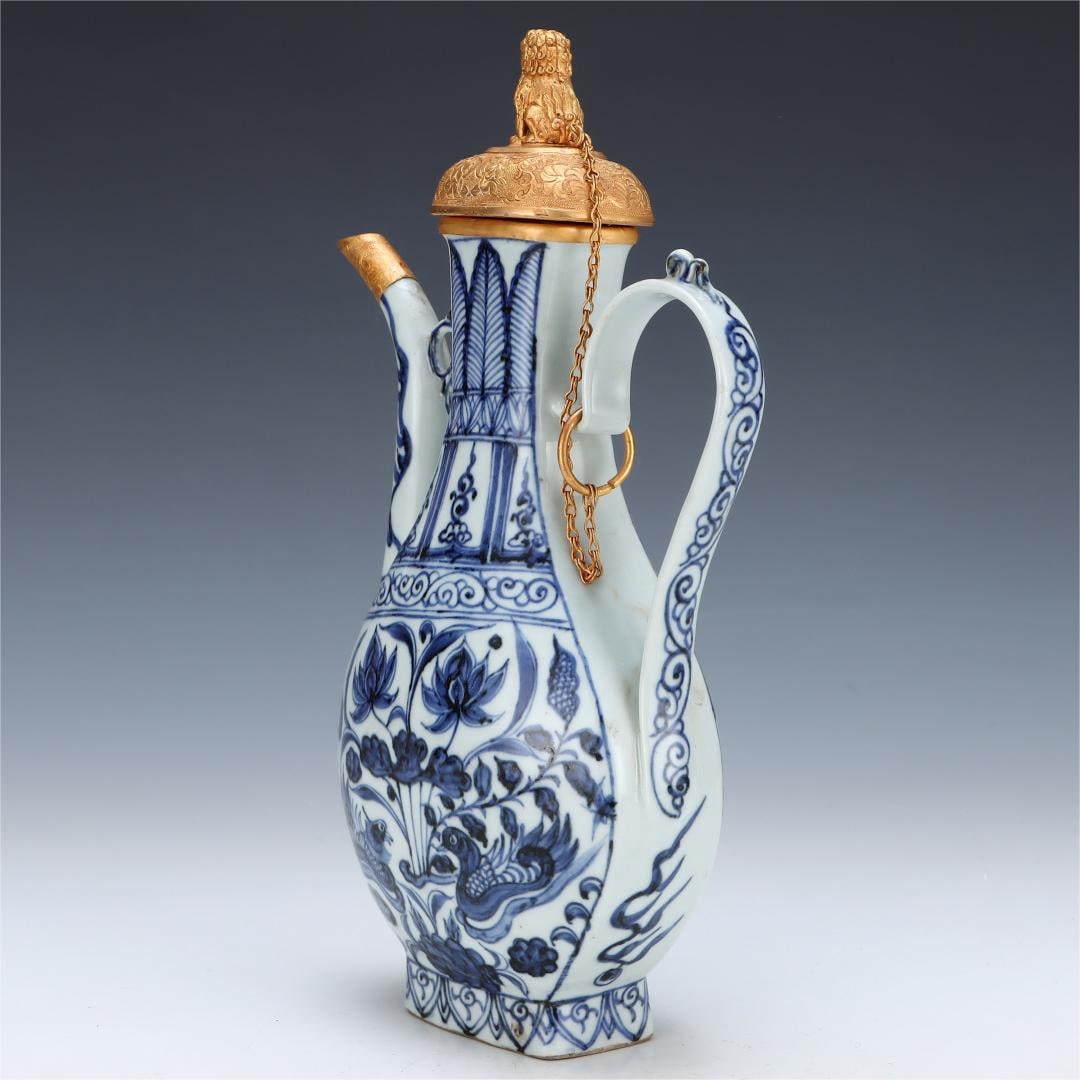 A Yuan Dynasty blue and white gold-carved lotus pond mandarin duck pattern pot (1 of 9)