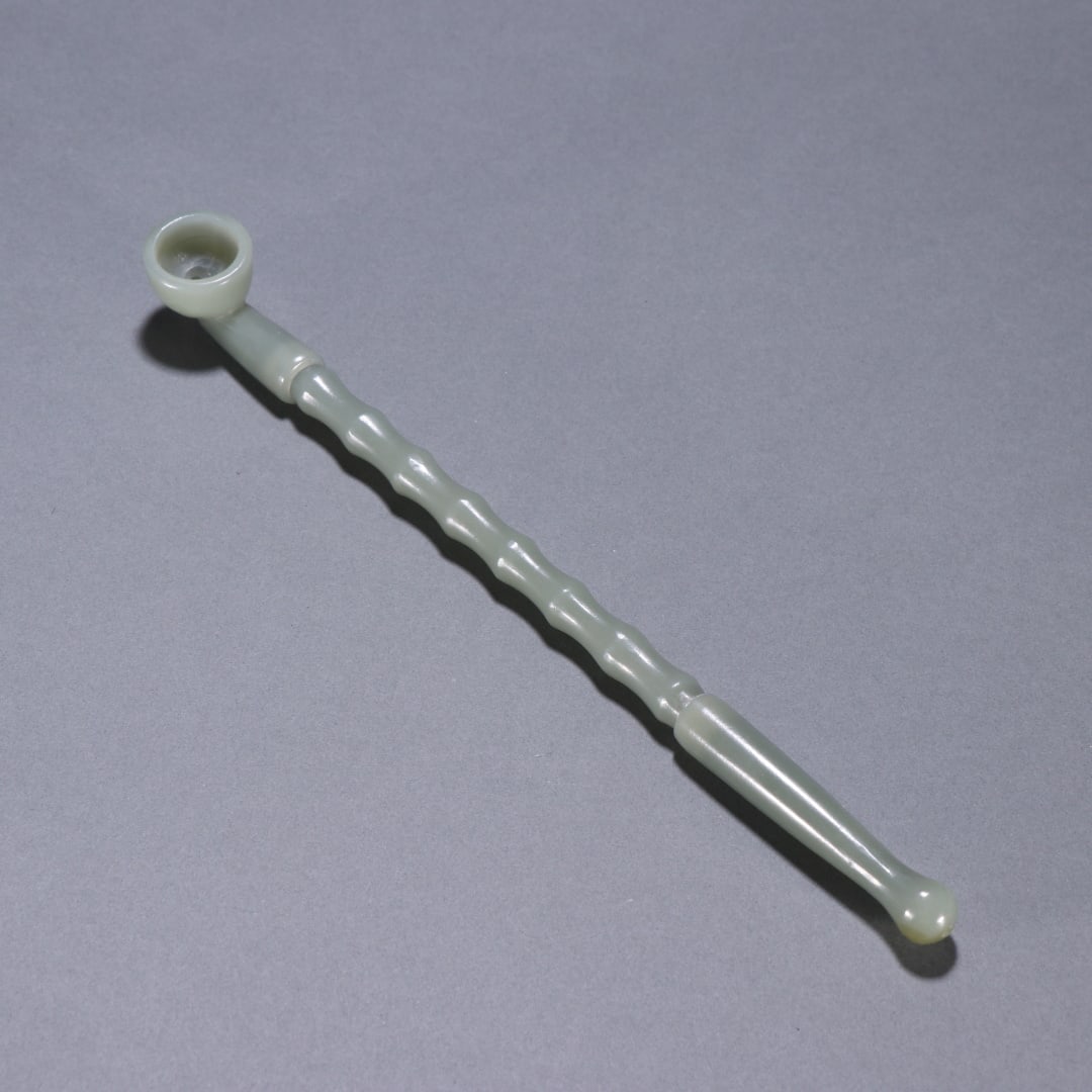 A piece of Hetian jade smoke rod from the Qing Dynasty: The Hetian jade tobacco rod of the Qing Dynasty Size:L:25.7cmW:81.7g (The Dimensions Of All Batches Are Manually Measured.If You Need More Detailed Information, Please Contact Our Customer Service Bef