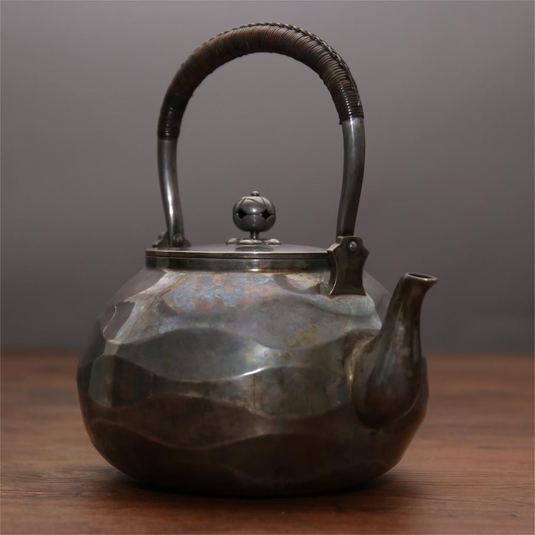 A fine Japanese silver pot (1 of 8)