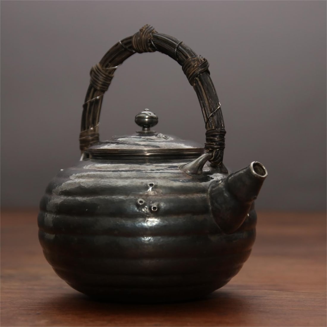 A fine Japanese silver pot (1 of 8)