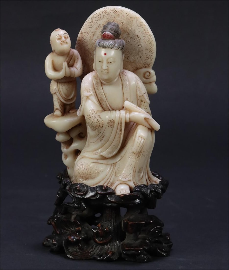 A Qing Dynasty Shoushan Tian sending a son Guanyin ornament (1 of 9)