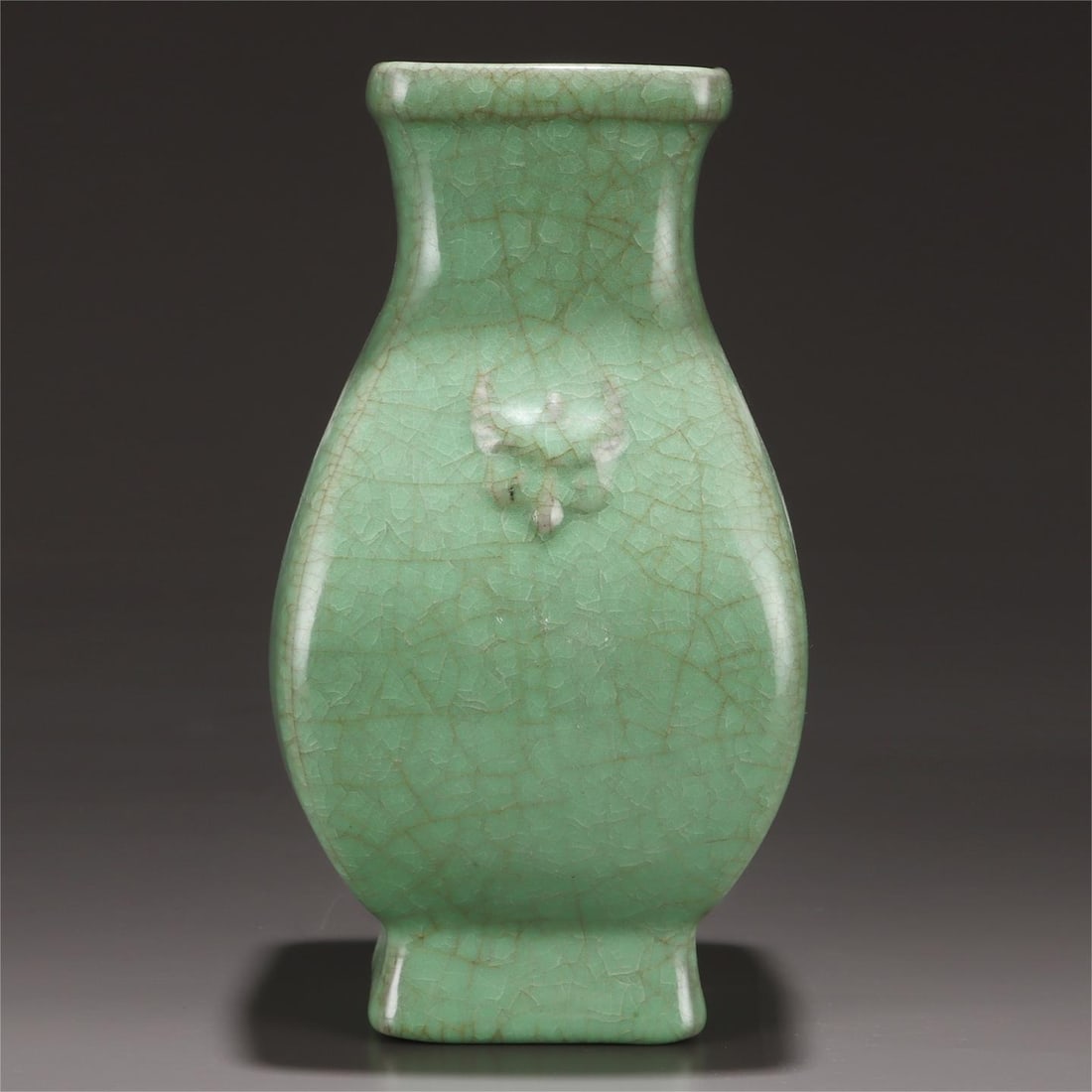 A Yi celadon square statue of the Ru kiln in the Song Dynasty (1 of 9)