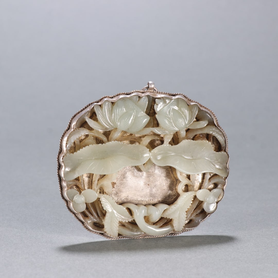A beautiful silver-inlaid Hetian jade lotus pendant (1 of 9)