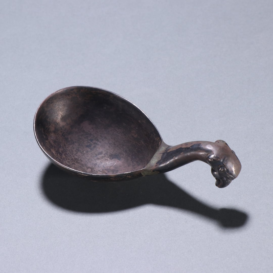 A fine silver phoenix spoon: Exquisite silver phoenix spoon Size:L:14cmW:7.5cmW:159.2g (The Dimensions Of All Batches Are Manually Measured.If You Need More Detailed Information, Please Contact Our Customer Service Before Bidding