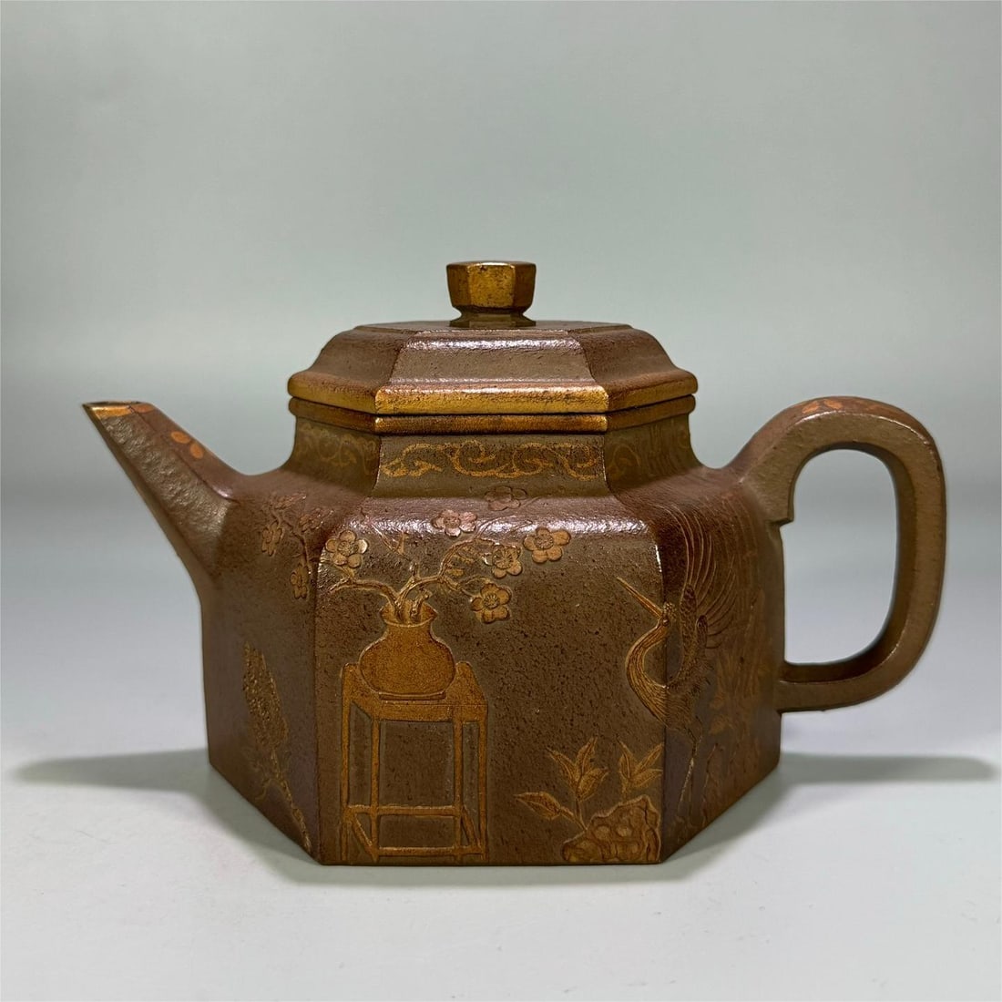 A beautiful painted stacked gold hexagonal bell pot (1 of 9)