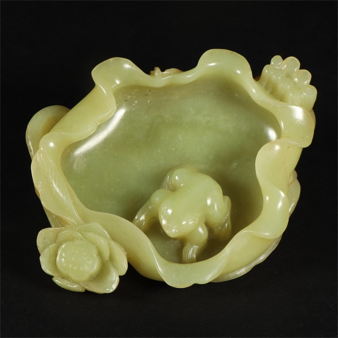 A piece of Hetian topaz lotus leaf-shaped wash of the Qing Dynasty (1 of 9)