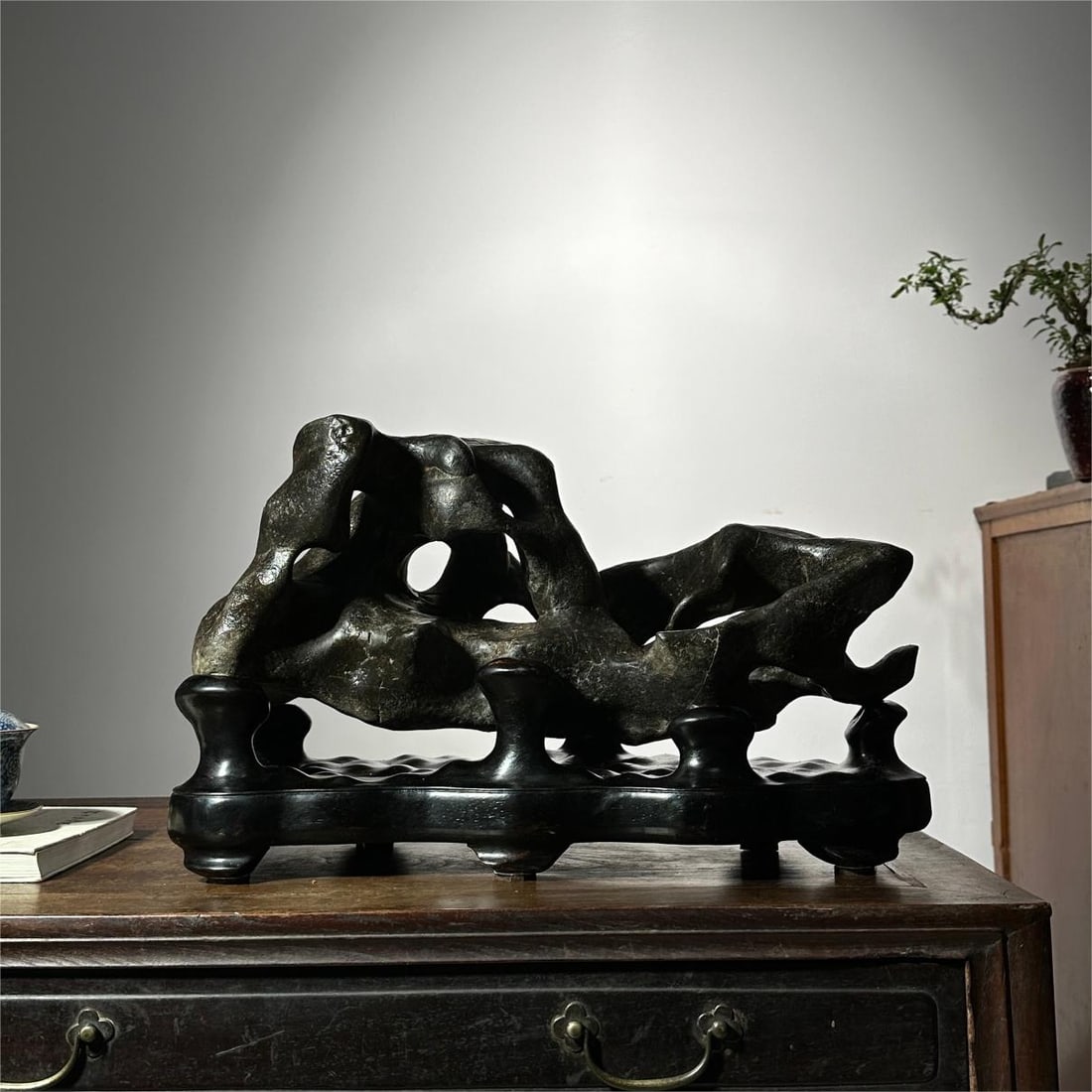 A piece of exquisite Taihu stone: Exquisite Taihu Lake stone Size:L:52cmH:30cmT:27cm (The Dimensions Of All Batches Are Manually Measured.If You Need More Detailed Information, Please Contact Our Customer Service